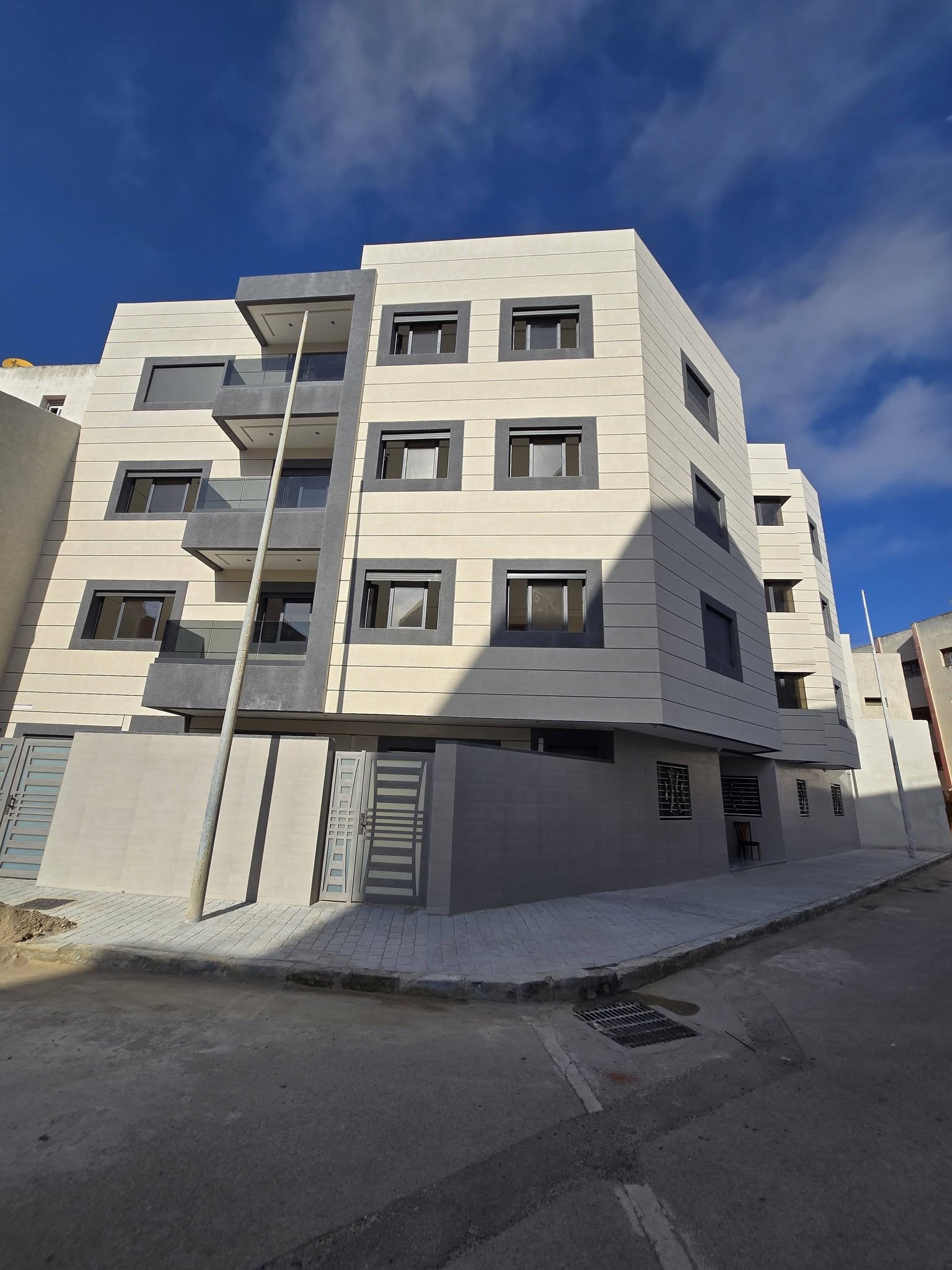 شقة فاخرة للبيع بمدينة مرتيل 