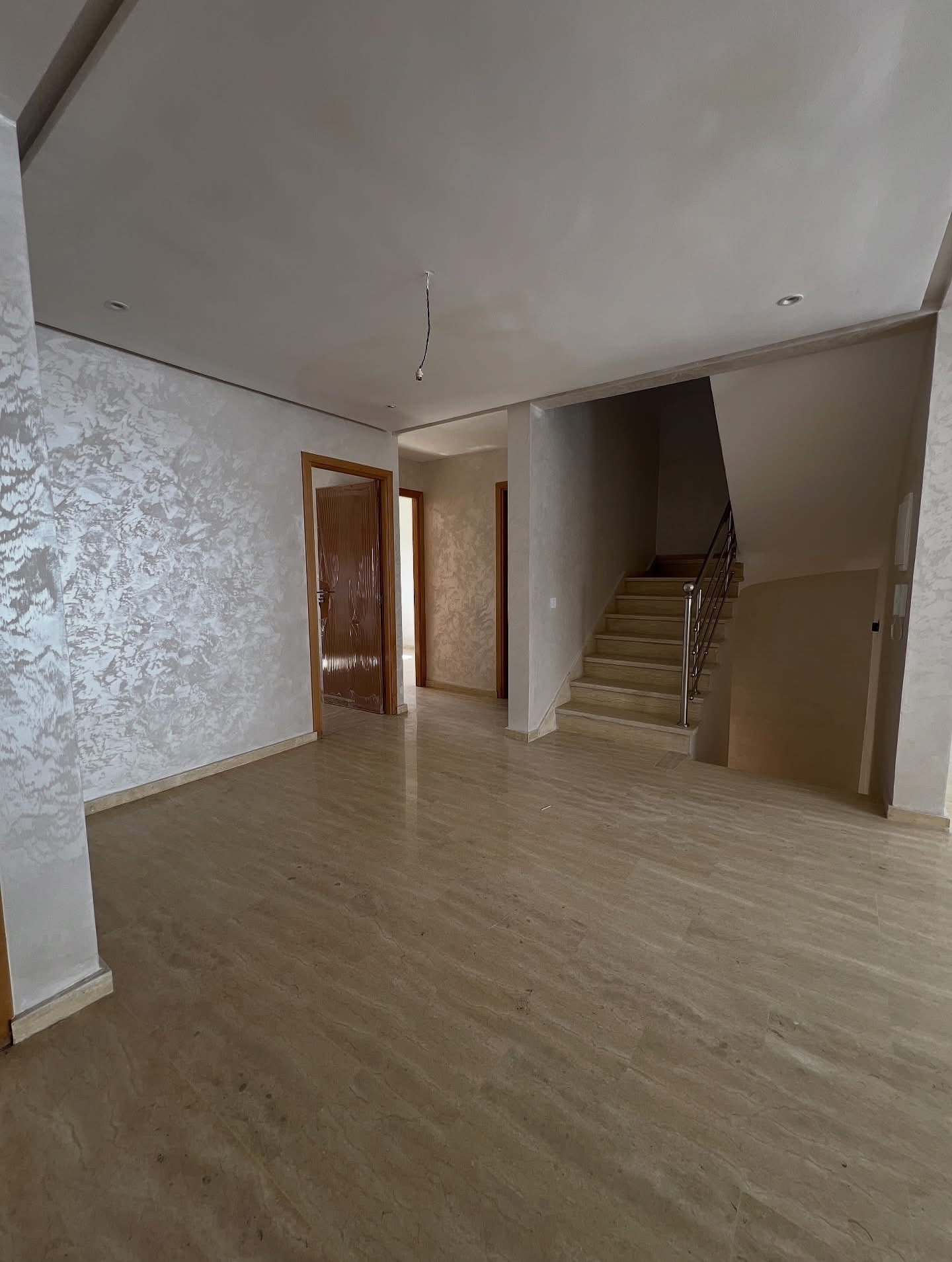 فرصة للعيش ولا للاستثمار فواحد من أحسن البلايص