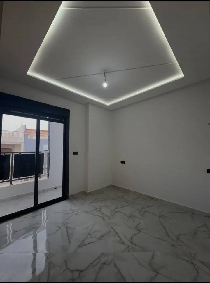 شقة راقية للبيع – خصوصية تامة (شقتين في الطابق)