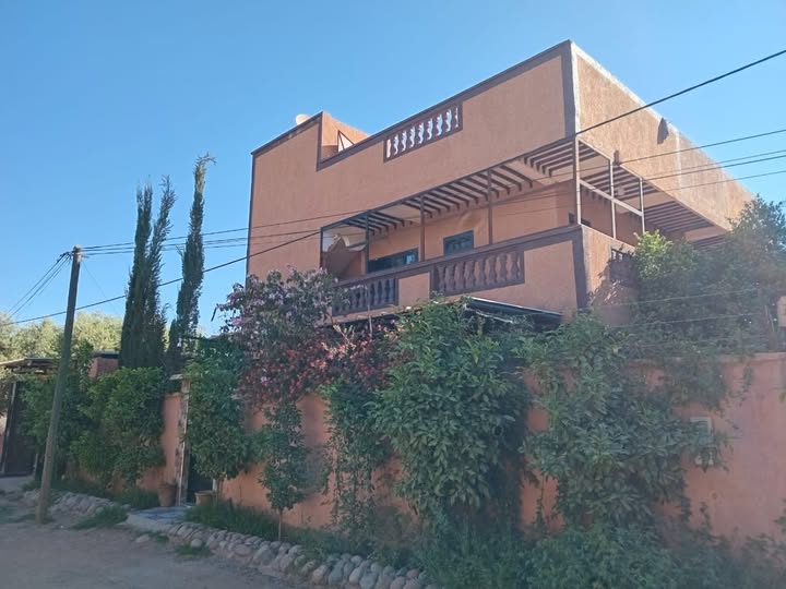 فيلا للبيع في طريق اوريكا مراكش 250 مترو